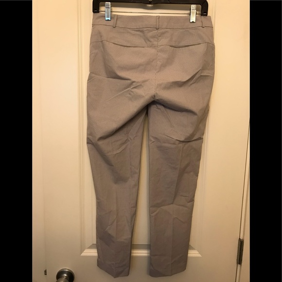 𝅺Smart Set Capri Pants - Picture 2 of 4